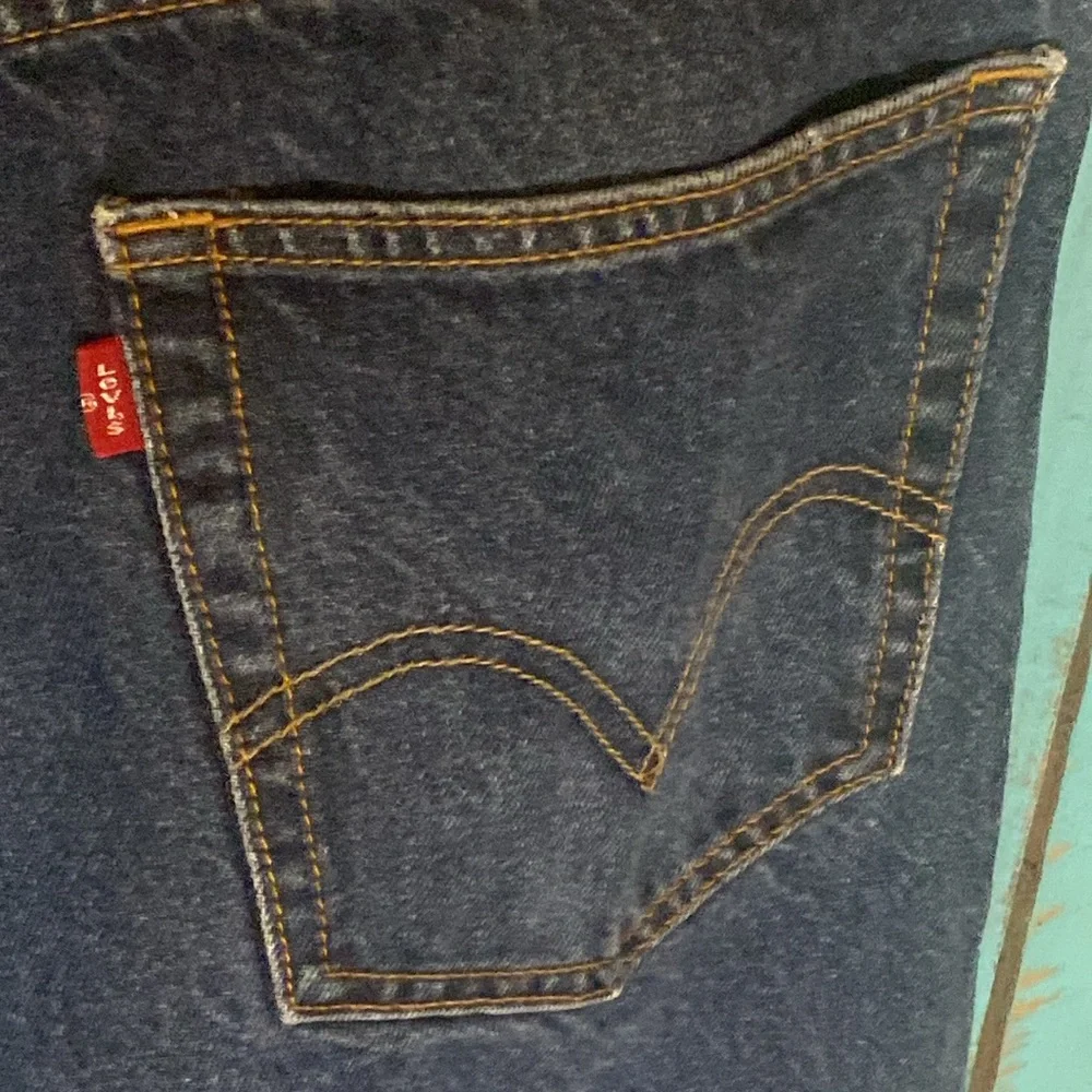 Levi’s 505 regular fit straight jeans size 35x36 (tag says 36x36)